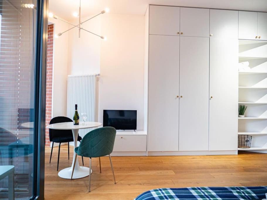 Chic Apartment In Historic Koneser Area 华沙 外观 照片