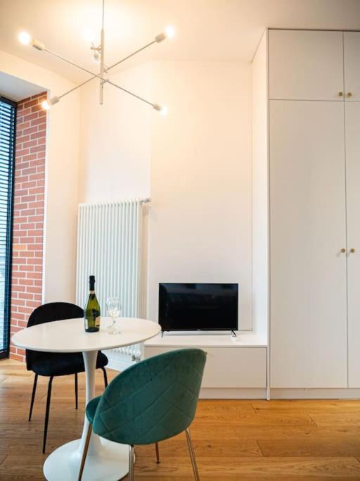 Chic Apartment In Historic Koneser Area 华沙 外观 照片