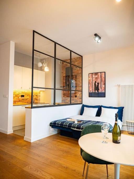Chic Apartment In Historic Koneser Area 华沙 外观 照片