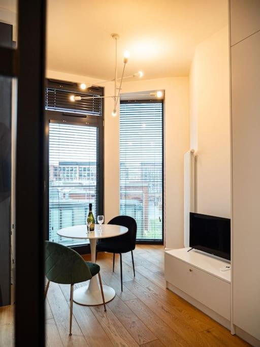 Chic Apartment In Historic Koneser Area 华沙 外观 照片