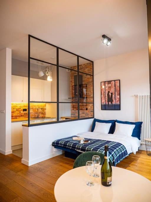 Chic Apartment In Historic Koneser Area 华沙 外观 照片