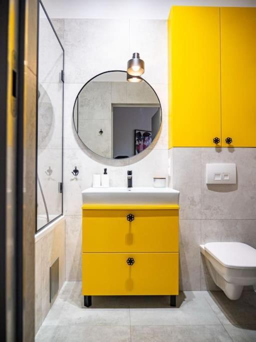 Chic Apartment In Historic Koneser Area 华沙 外观 照片