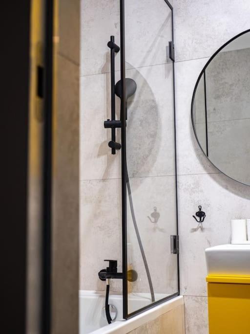 Chic Apartment In Historic Koneser Area 华沙 外观 照片