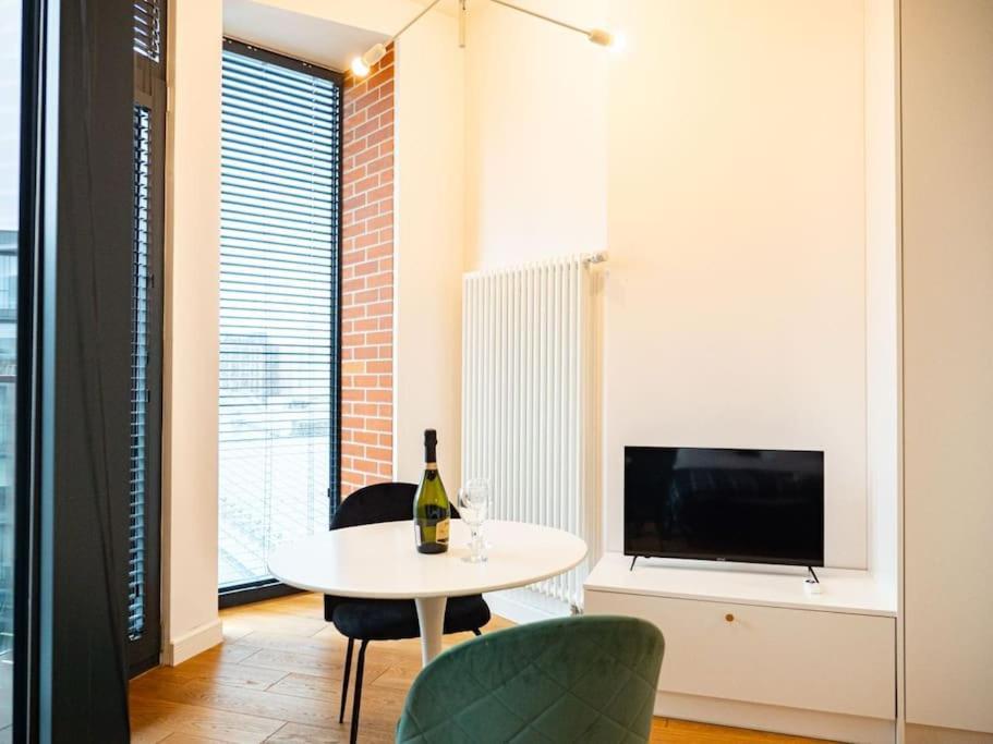 Chic Apartment In Historic Koneser Area 华沙 外观 照片